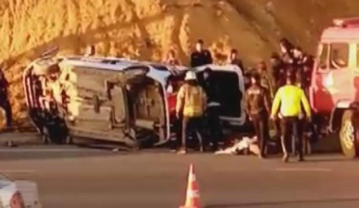 Arnavutköy'de polis aracı devrildi: 1 memur yaralandı!