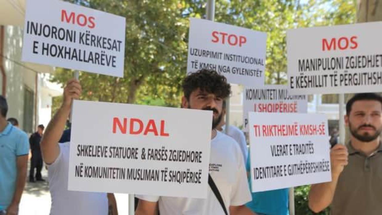 Arnavutluk'ta FETÖ protestosu