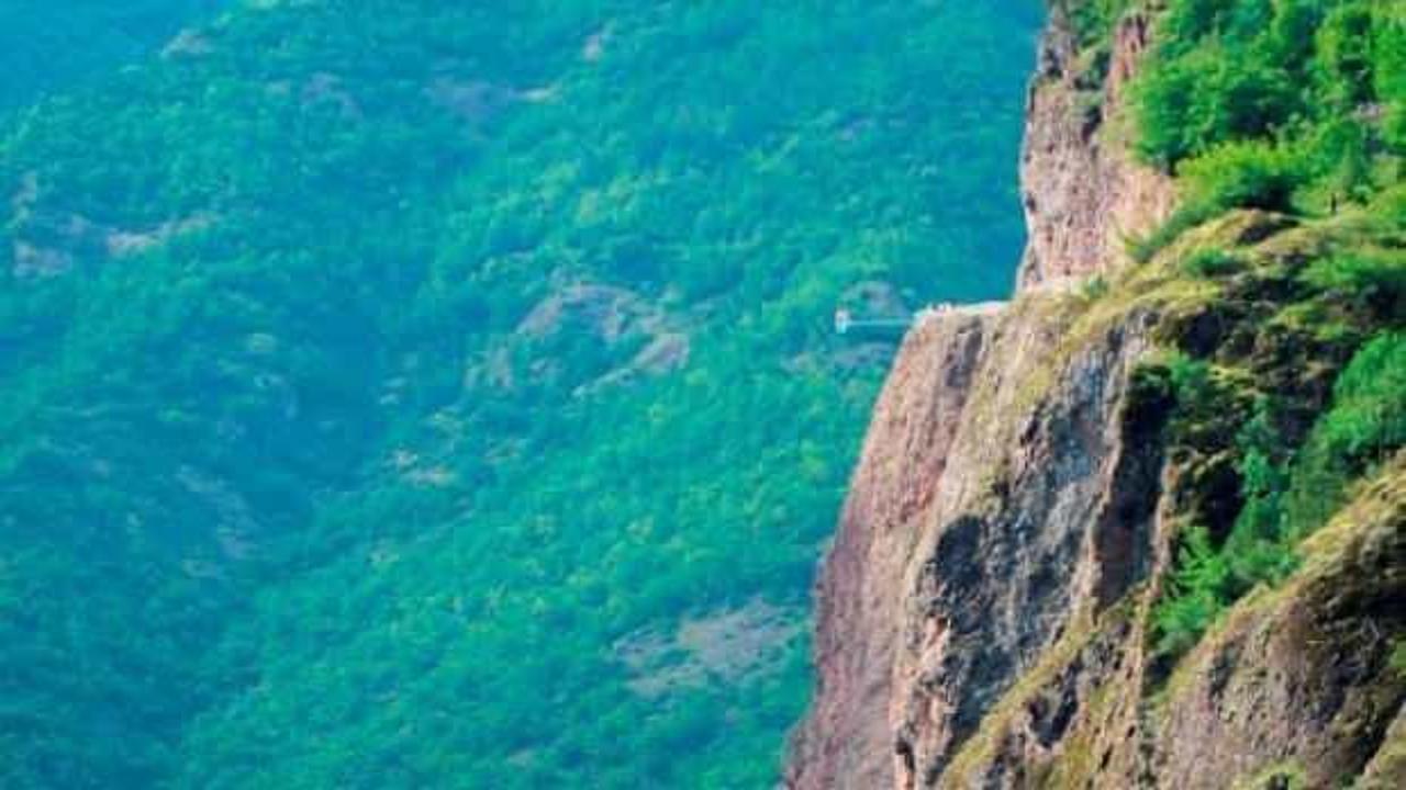 Artvin'de cam seyir terasından düşen kadın öldü