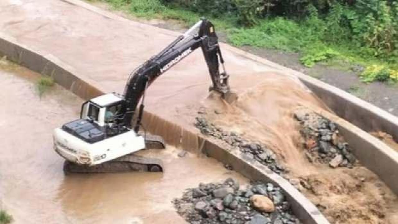 Artvin'de sel! Bir çok yerde su baskını