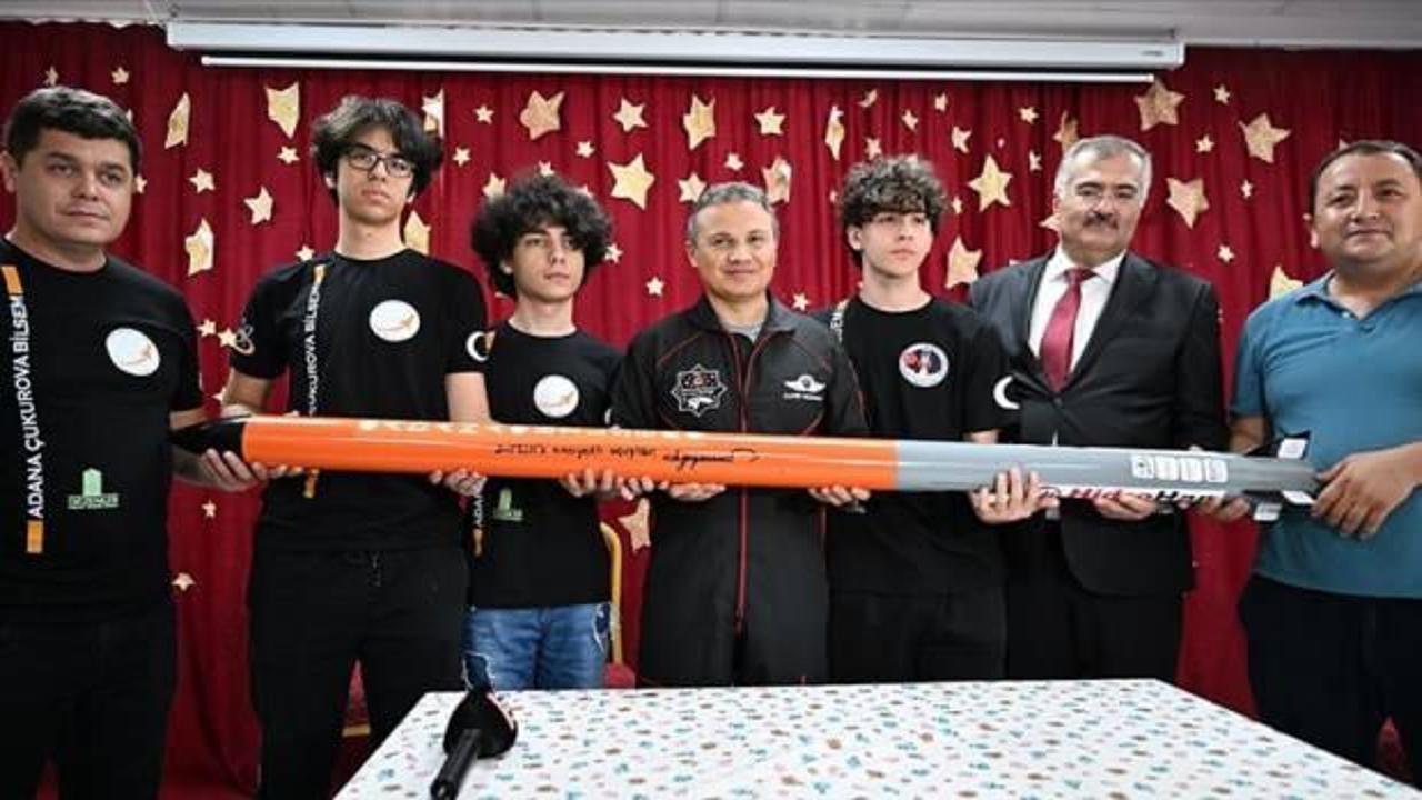 Astronot Gezeravcı Adana'da öğrencilerin geliştirdiği rokete 