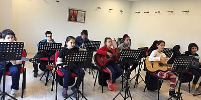  ATAŞEHİR BELEDİYESİ 15 FARKLI BRANŞTA ÜCRETSİZ KIŞ SANAT EĞİTİMLERİ SAĞLIYOR