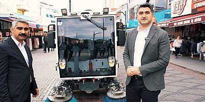 ATAŞEHİR’DE TEMİZLİK SÜPÜRME ARAÇLARI HİZMETE BAŞLADI