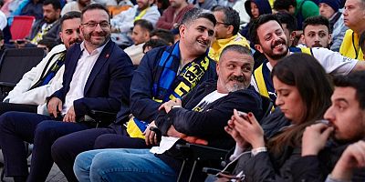 Ataşehir Festival Park’ta Tarihi Zafer Coşkusu: Başkan Adıgüzel Ataşehirlilerle İzledi