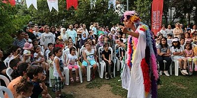 ATAŞEHİRLİLER AÇIK HAVADA SİNEMA VE TİYATRO KEYFİ YAŞADI