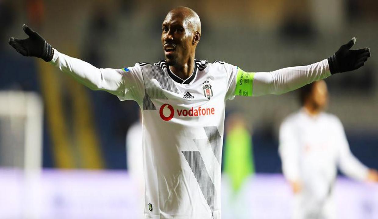 Atiba Hutchinson 1 yıl daha futbol oynayacak