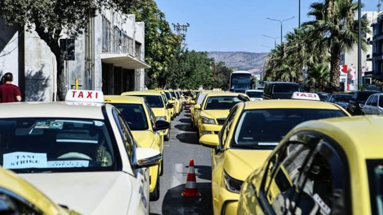 Atina'da taksiciler 24 saatlik grev başlattı!