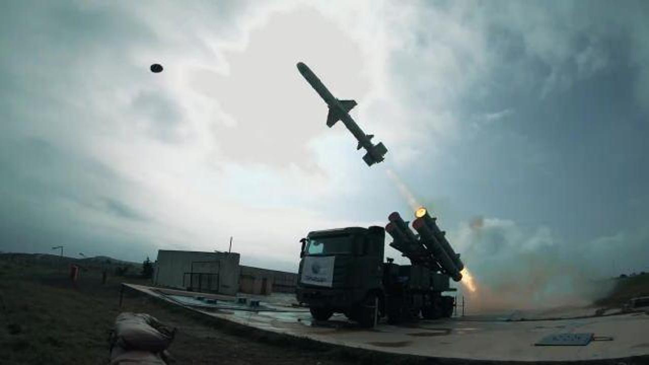 Atmaca füzesi hedefini başarıyla vurdu