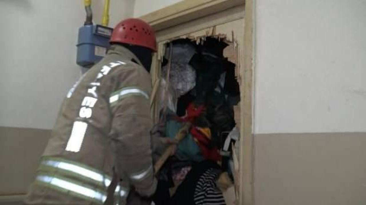 Avcılar'da haber alınamayan emekli öğretmenin dairesinden çöp ev çıktı