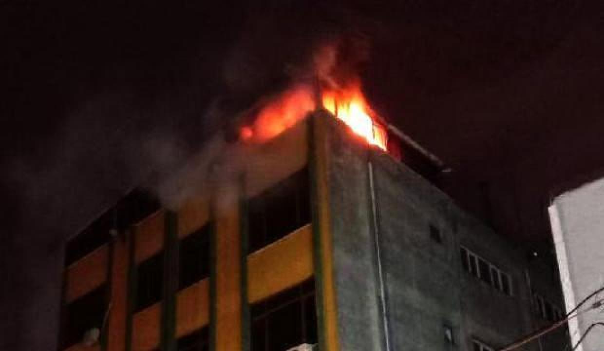 Avcılar'da metal kaplama fabrikasında yangın