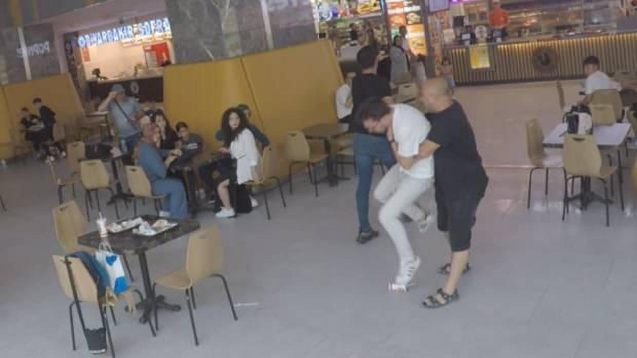 AVM'de 'Heimlich' deneyi! Önce korkuttu, ardından alkış aldı