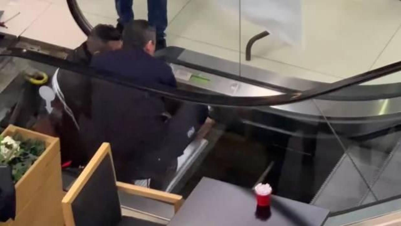 AVM'de korkunç olay: Yürüyen merdivene ayağı sıkışan çocuğun üç parmağı koptu