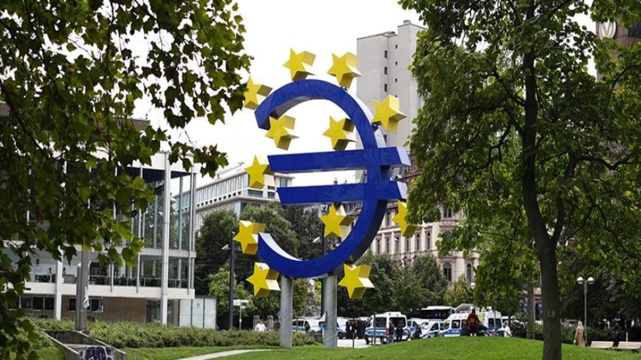 Avro Bölgesi'nde ekonomiye güven nisanda azaldı