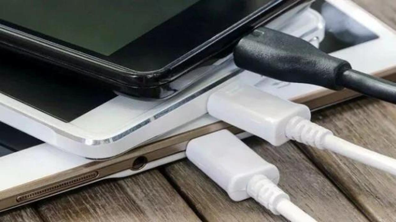 Avrupa Parlamentosu, akıllı telefonlara tek tip şarj istiyor