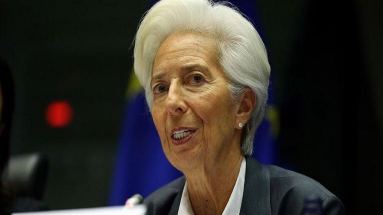 Avrupa'da ECB ilk faiz sinyalini verdi