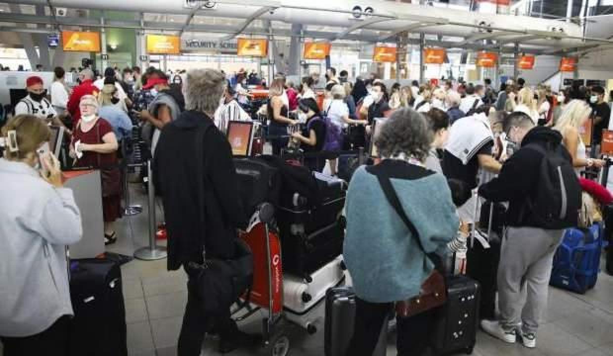 Avustralya'da havalimanları Paskalya tatili yoğunluğuyla başa çıkamıyor