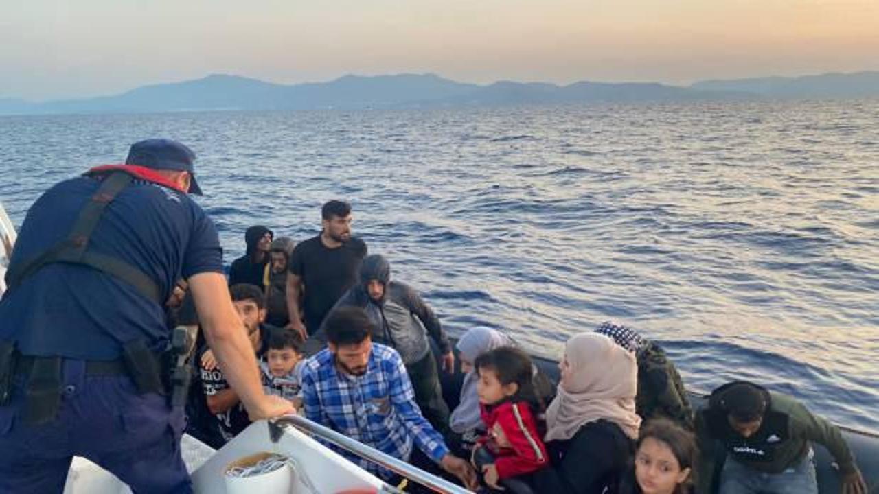 Aydın açıklarında ölüme terk edilen 62 düzensiz göçmen kurtarıldı