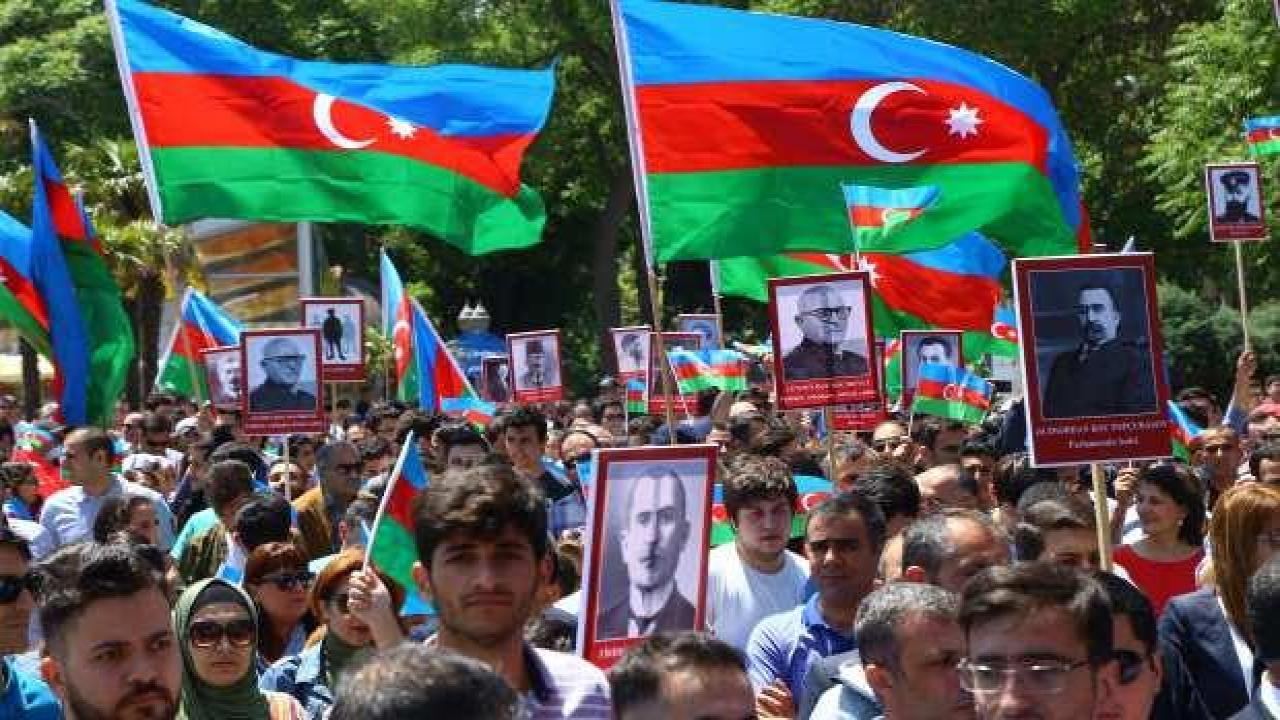 Azerbaycan bağımsızlığının 105. yılını kutluyor