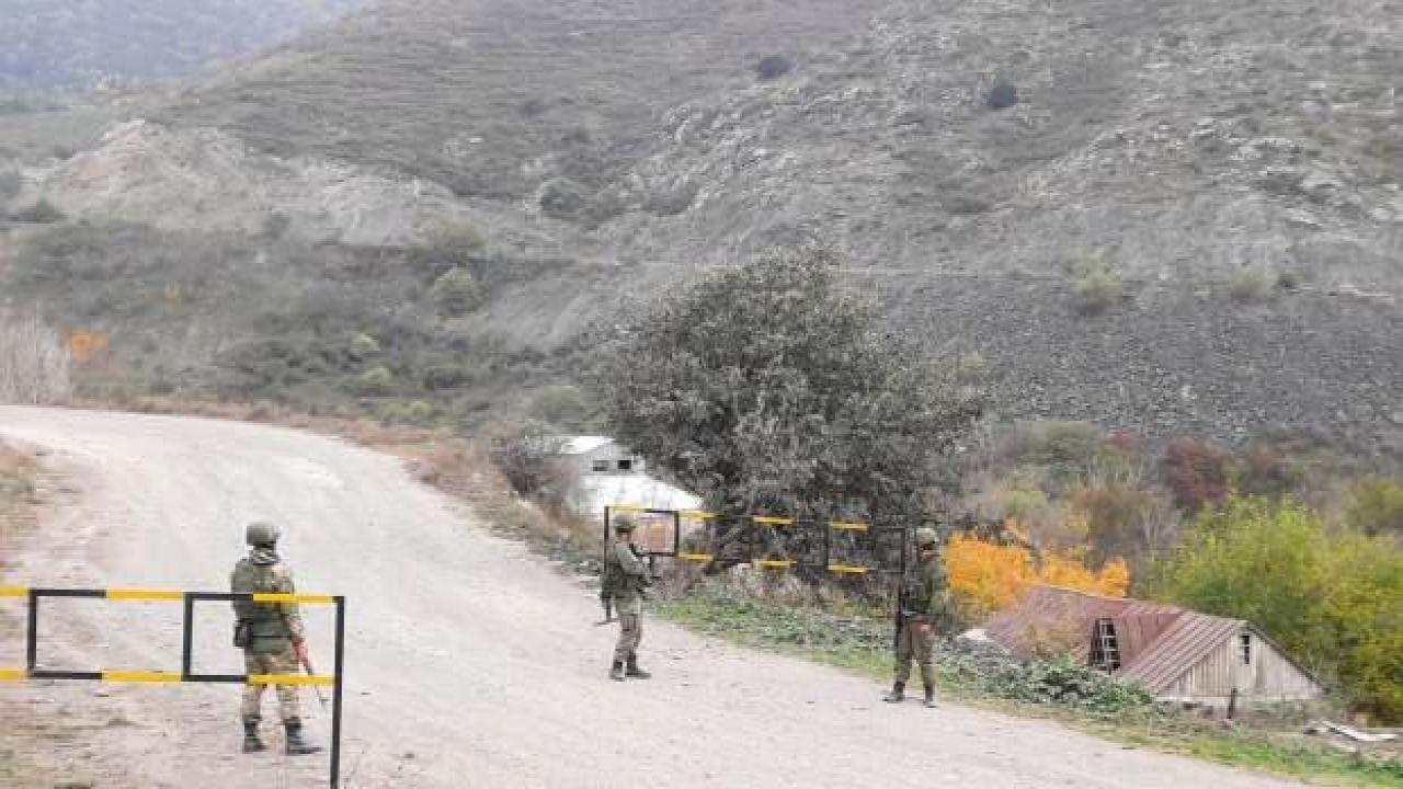 Azerbaycan, Laçın Koridoru'nun başlangıcında sınır kontrol noktası kurdu
