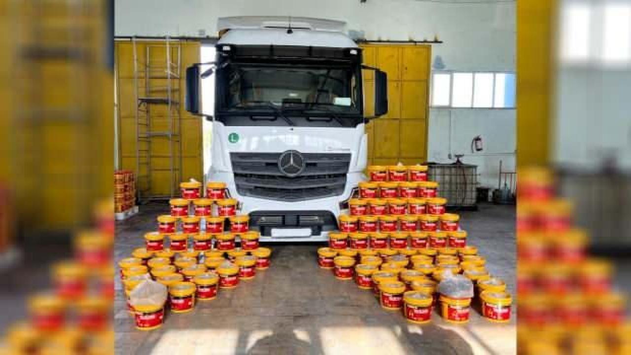 Azerbaycan'da, İran'dan Hollanda'ya giden tırda 499,2 kilogram eroin bulundu
