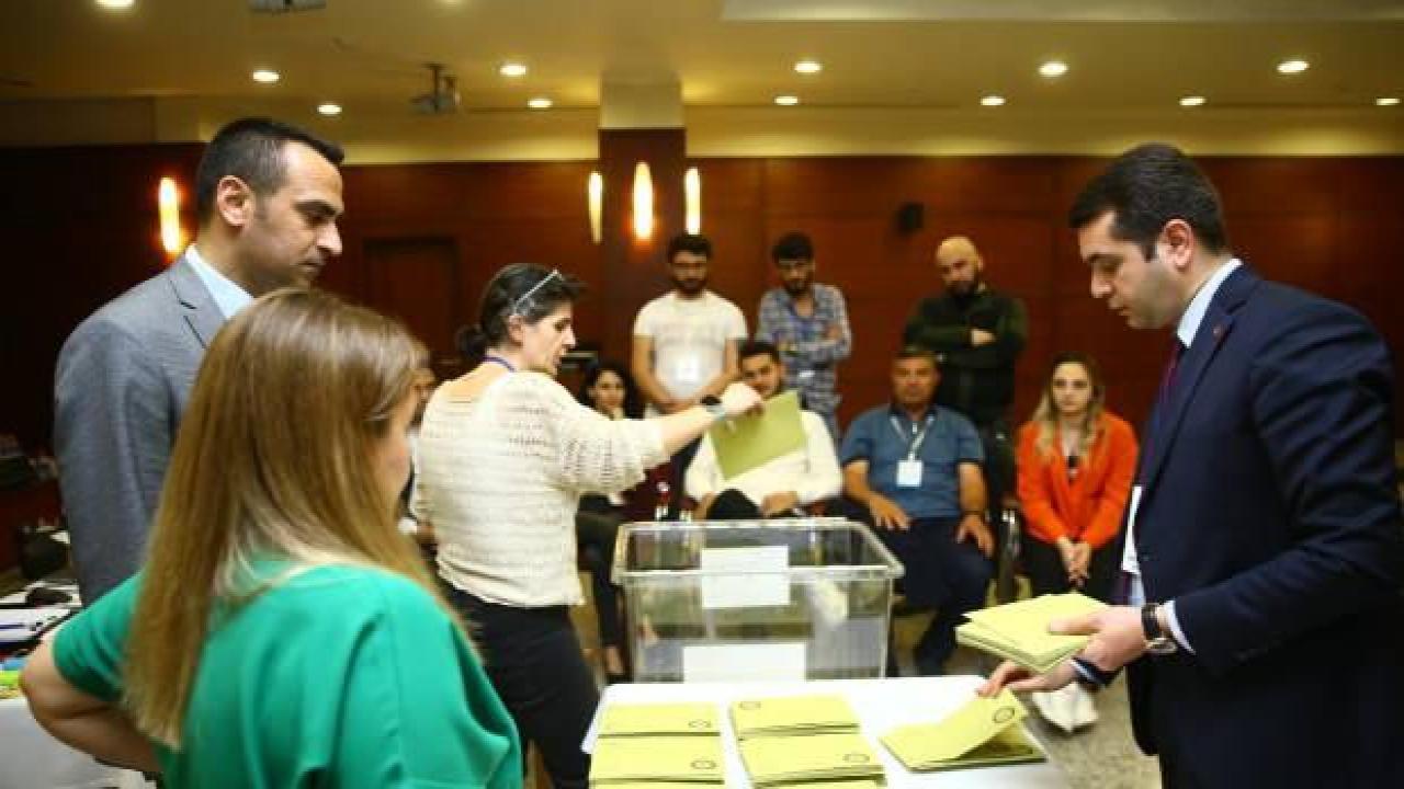 Azerbaycan'da oy kullanma işlemi tamamlandı