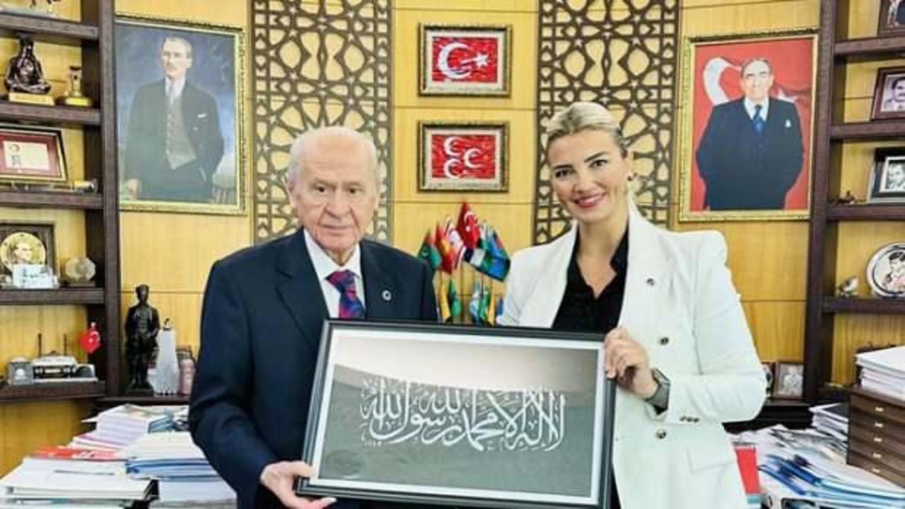 Bahçeli'nin tepkisi sonrası Tevhid bayraklı pozu yeniden gündem oldu