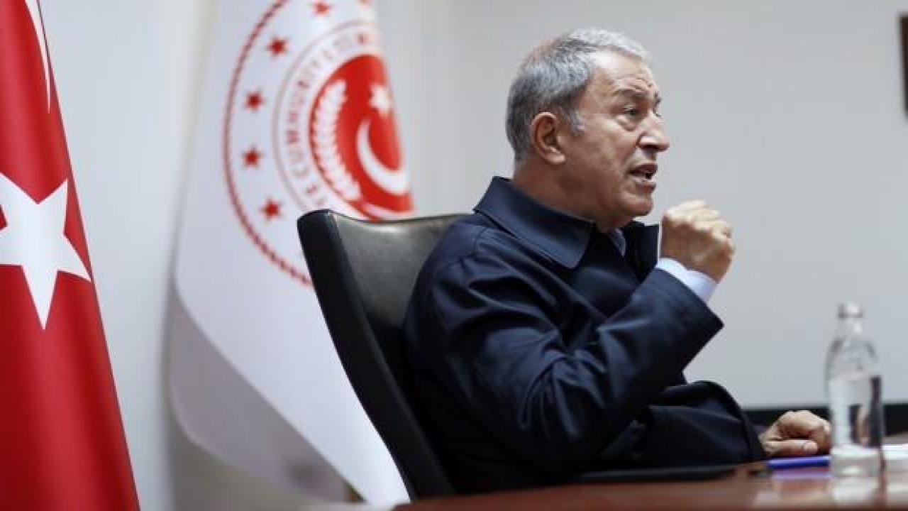 Bakan Akar: Teröristlerin inlerini başlarına yıktık