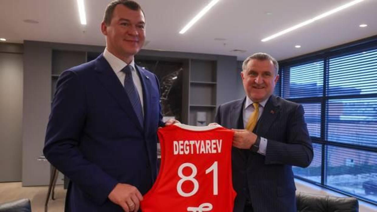 Bakan Bak, Rusya Spor Bakanı Degtyarev'le bir araya geldi