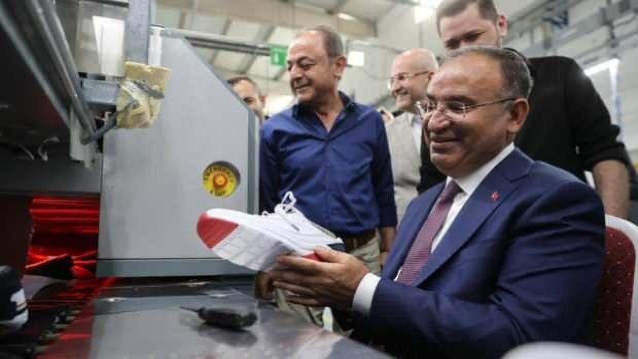 Bakan Bozdağ Şanlıurfa'da işçilerle bir araya geldi