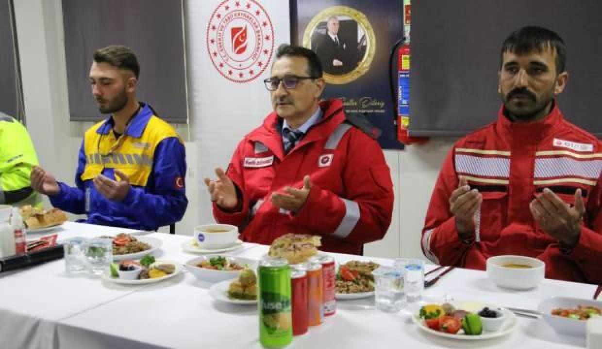 Bakan Dönmez, Filyos Limanı’nda çalışanlar ile iftar yaptı