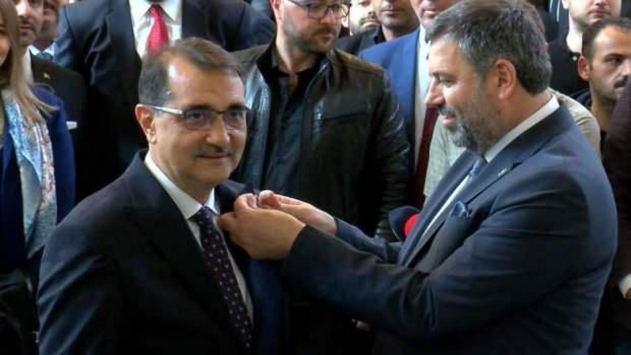 Bakan Dönmez, TBMM'de milletvekili kaydını yaptırdı