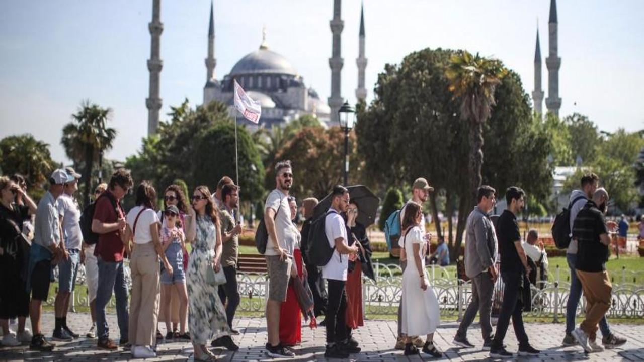 Bakan Ersoy: Turizmde bu yılı rekorlarla kapatıyoruz