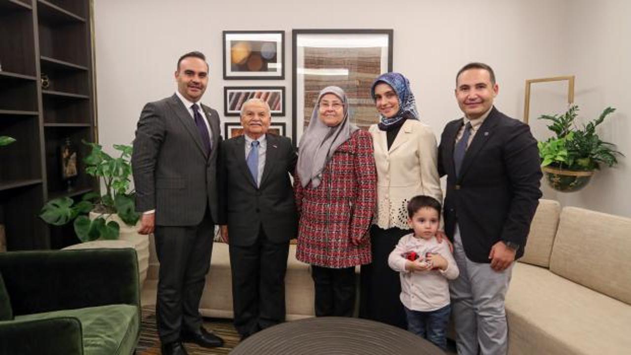 Bakan Kacır, Türkiye'nin ilk Astronotu Gezeravcı'nın ailesiyle bir araya geldi