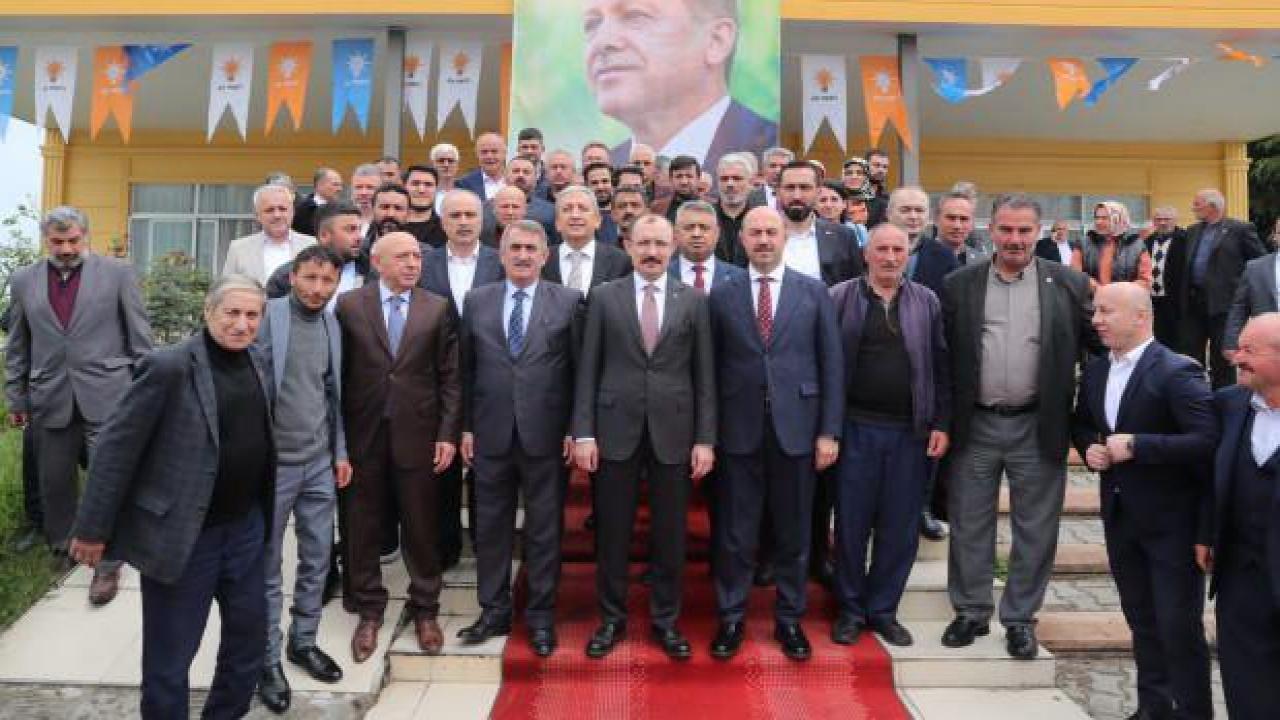 Bakan Muş, Samsun'da iş insanları ve STK temsilcileriyle bir araya geldi