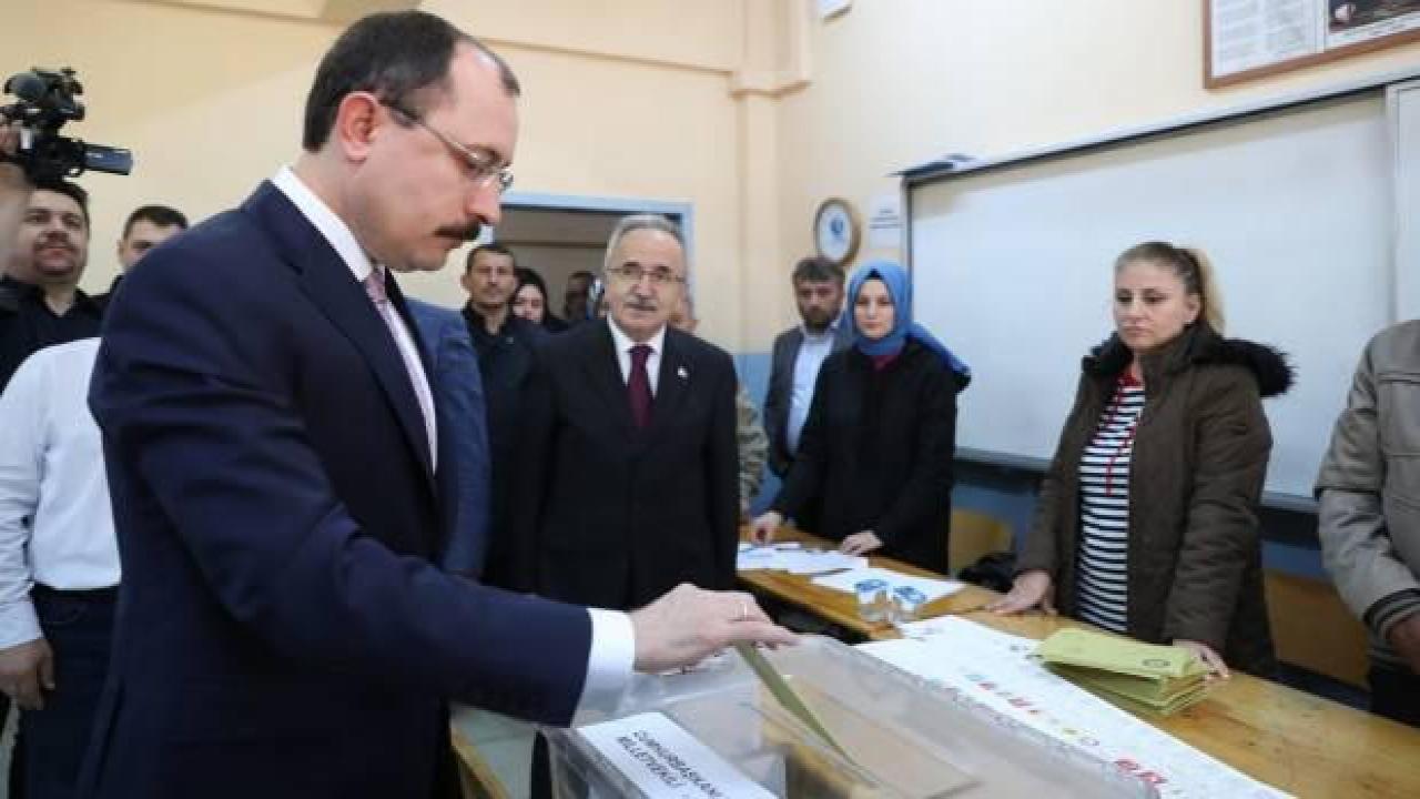 Bakan Muş'un sandığından Erdoğan çıktı