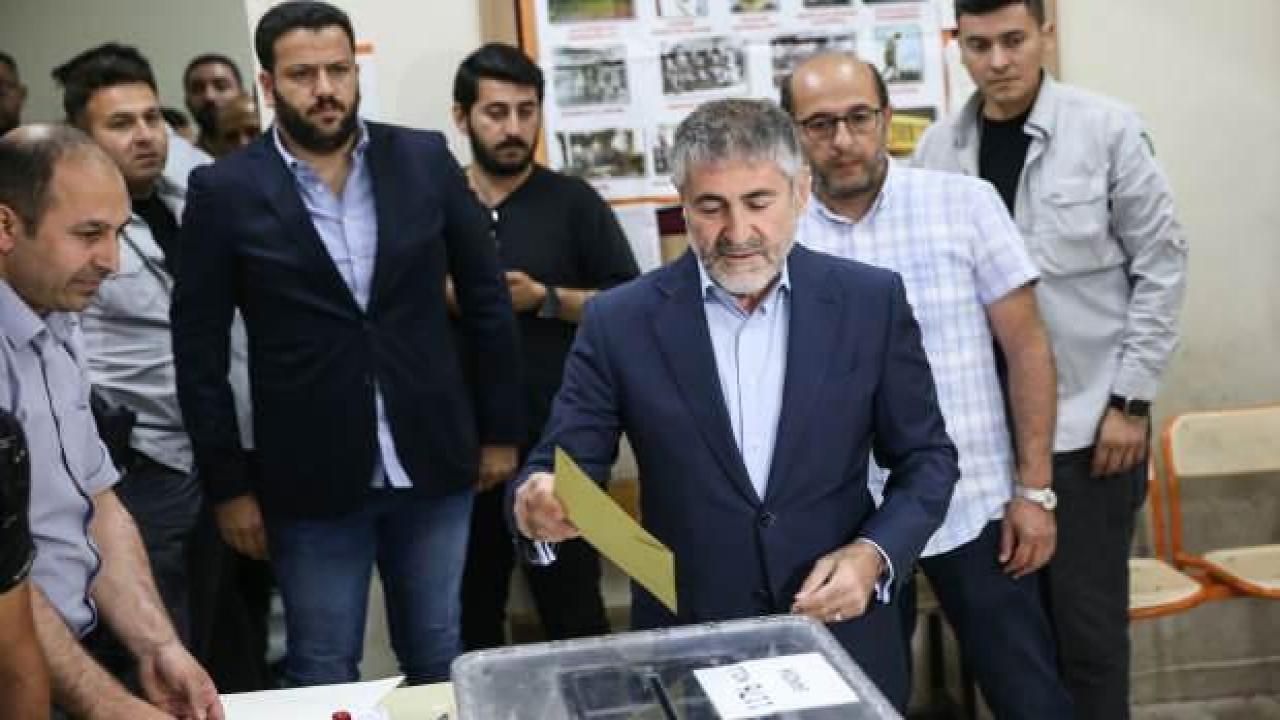 Bakan Nureddin Nebati, oyunu Mersin'de kullandı