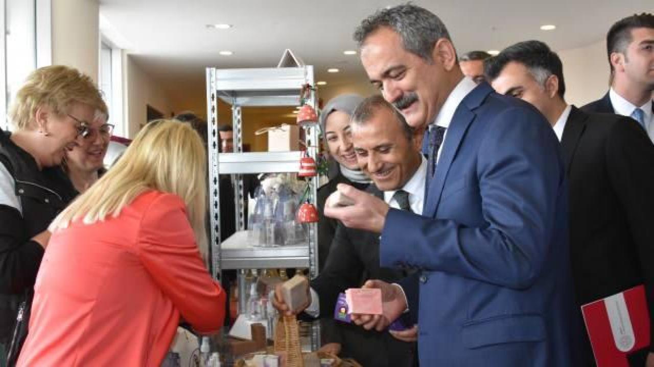 Bakan Özer kadınlara müjdeyi verdi
