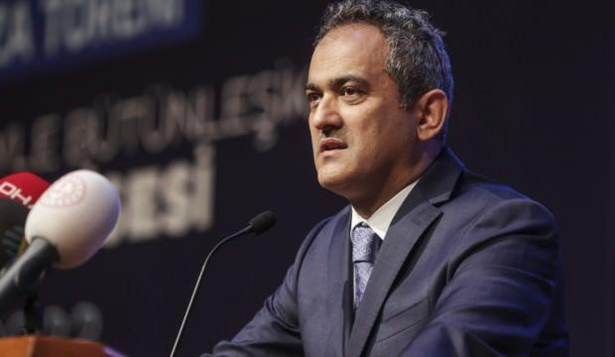 Bakan Özer, matematik olimpiyatlarında dereceye giren öğrencileri tebrik etti