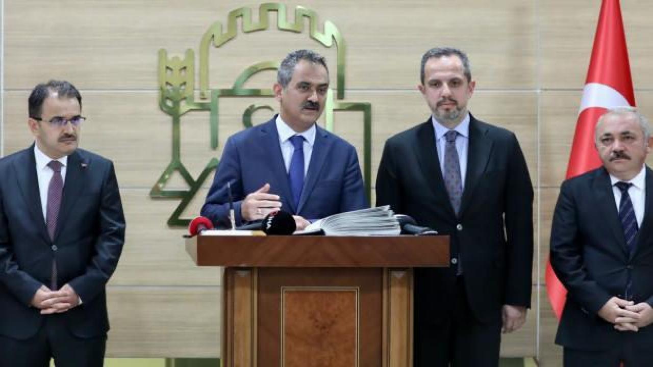Bakan Özer: Öğrencilerimiz sınava ilk defa maskesiz girecek