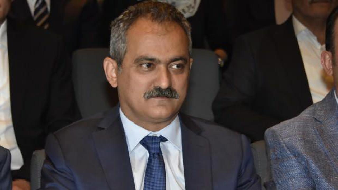 Bakan Özer'den 'beyin göçü' tepkisi: Konuşacakları hiçbir şey yoktur!