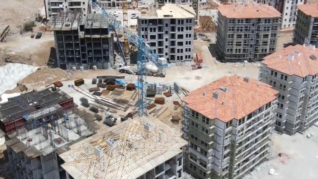 Bakan Özhaseki: Depremzedelere konutları Ekim'de verilmeye başlanacak