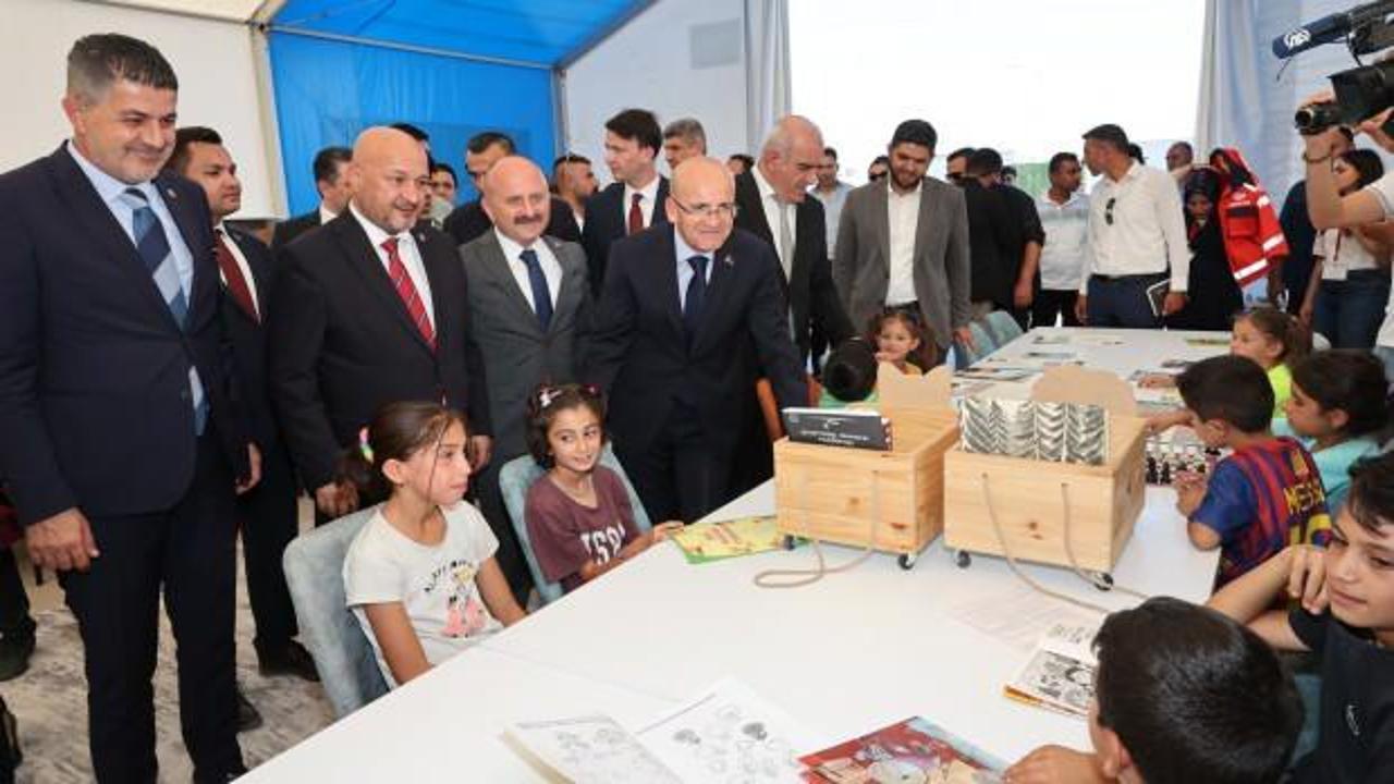 Bakan Şimşek, Adıyaman'da depremzedelerle bir araya geldi
