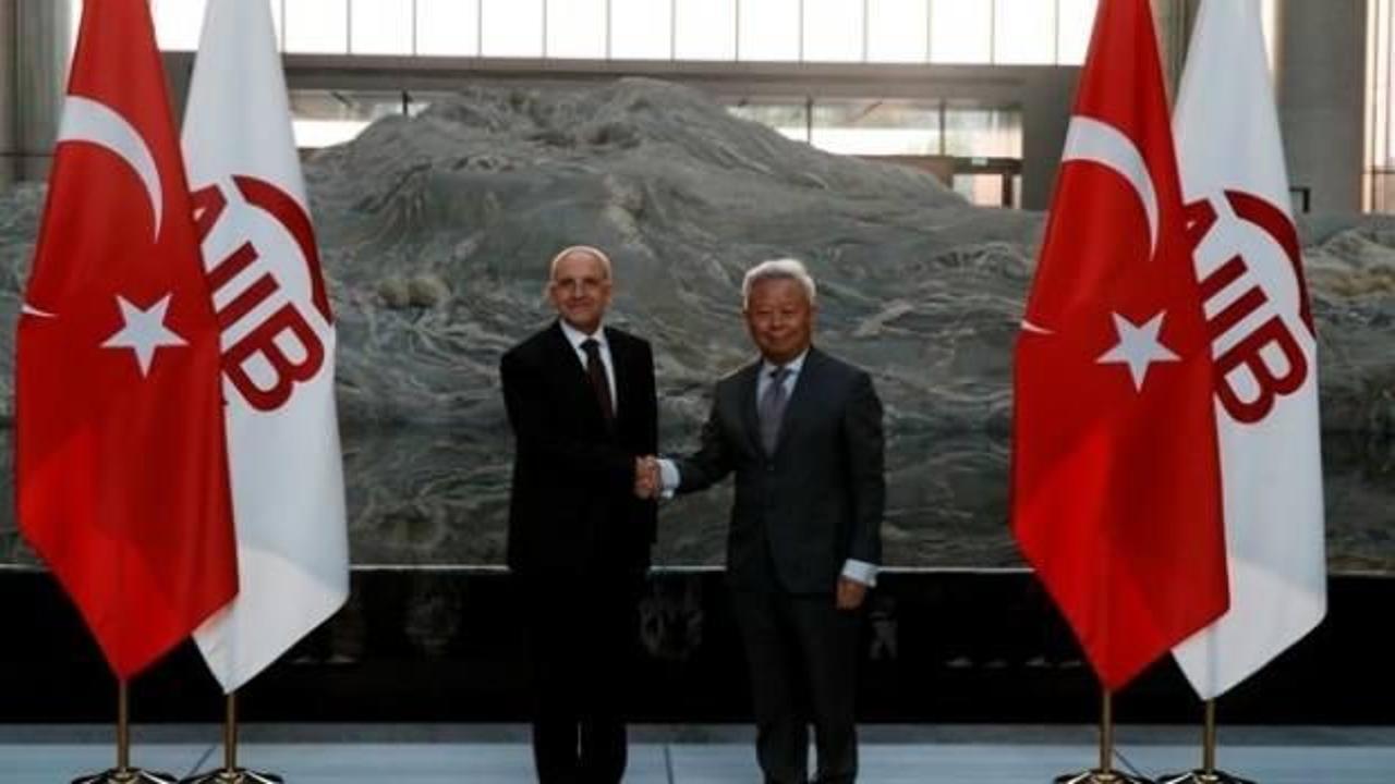 Bakan Şimşek'ten Asya Altyapı Yatırım Bankası'na ziyaret
