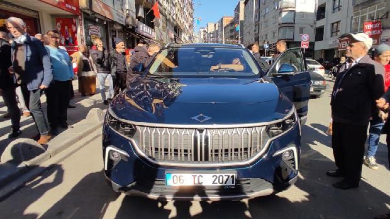 Bakan Soylu, yerli otomobil TOGG ile Esenler'de tur attı