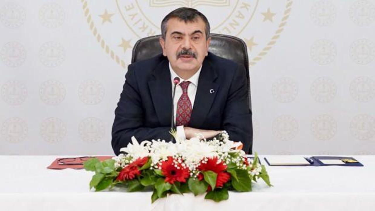 Bakan Tekin 'Sadece bir seferlik' diyerek duyurdu: Seminerler online yapılacak