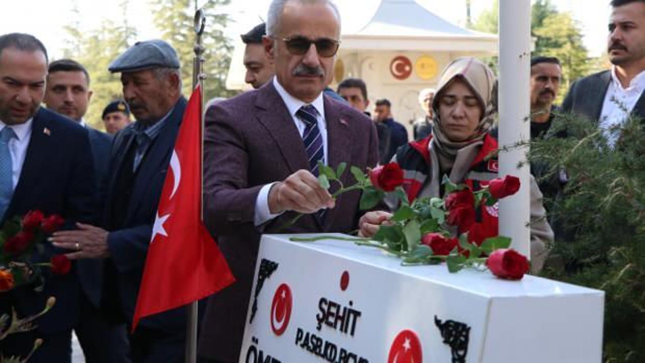 Bakan Uraloğlu, 15 Temmuz kahramanı şehit Ömer Halisdemir'in kabrini ziyaret etti