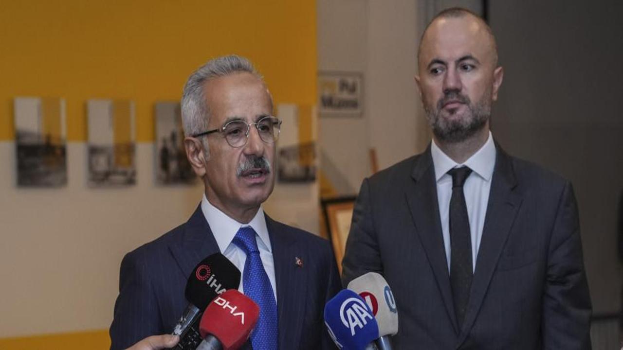 Bakan Uraloğlu PTT Pul Müzesi'ni ziyaret etti