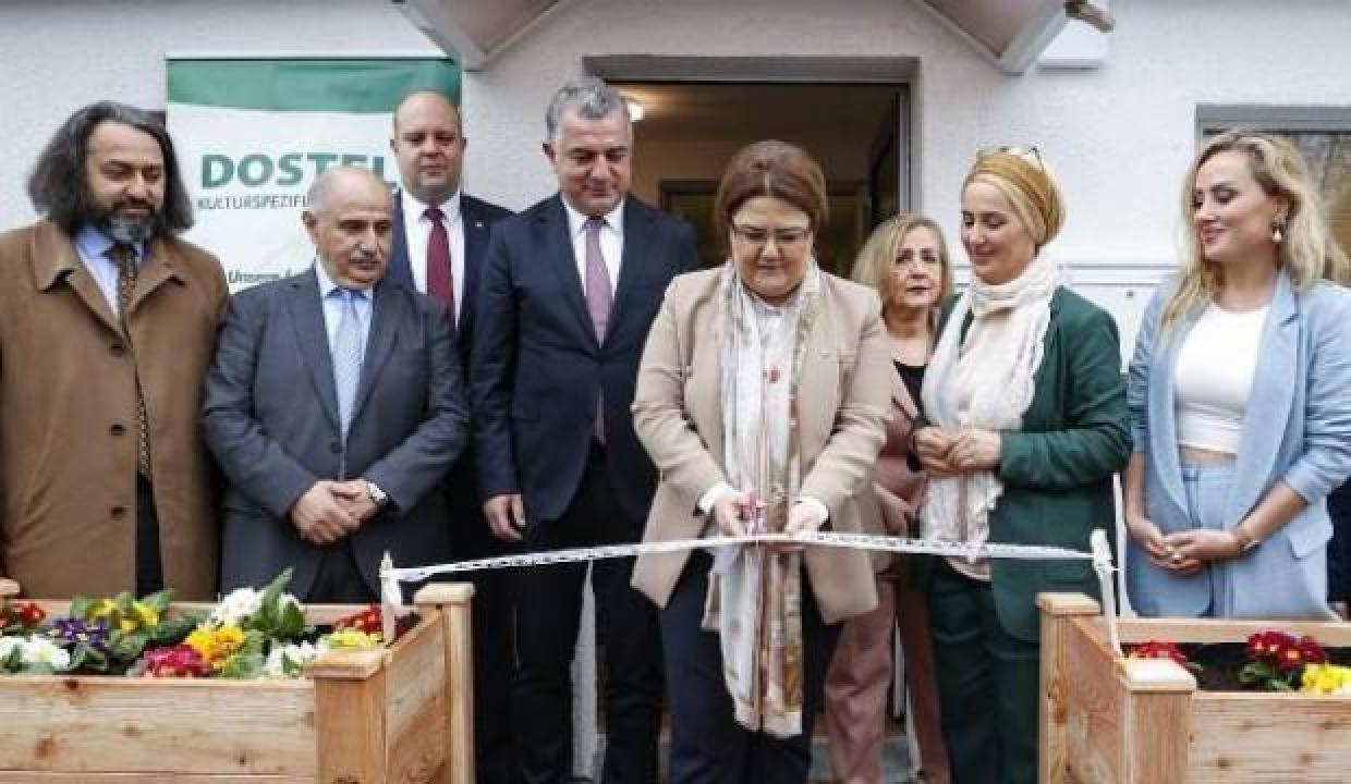 Bakan Yanık Almanya’da huzurevi açılışı yaptı