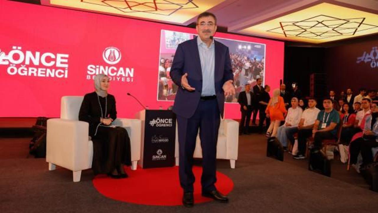Bakanlar, Sincan'da üniversite adaylarına tercih desteği verdi
