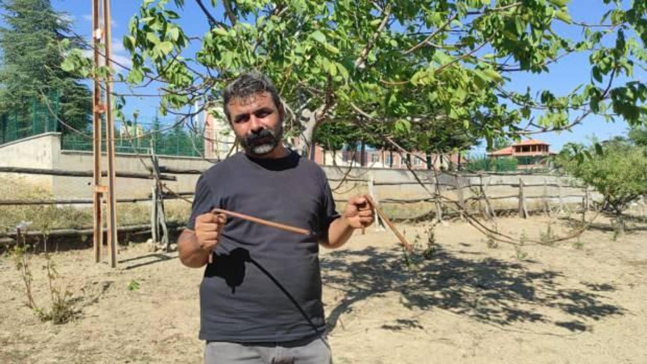 Bakır çubuklarla su buluyor